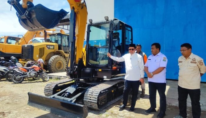 Aceh Tengah Terima Excavator Mini untuk Penanganan Bencana