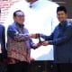 Dek Fadh Raih Penghargaan Penguat Ekonomi Syariah Aceh