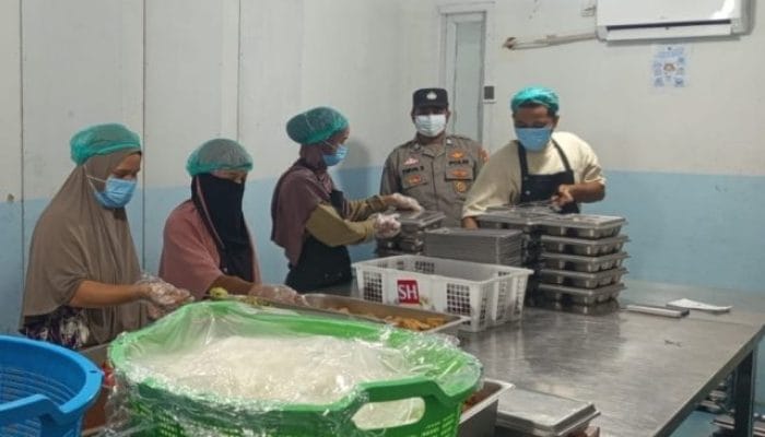 Polisi Awasi Dapur MBG di Woyla Timur