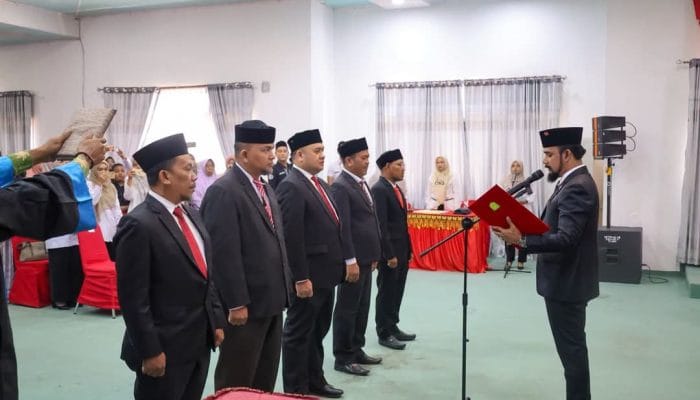 Al-Farlaky Lantik Komisioner Baitul Mal Aceh Timur
