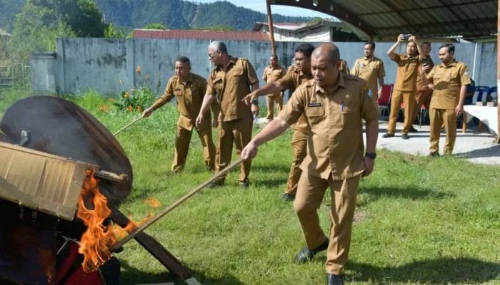 Sekda Bener Meriah Pimpin Pemusnahan Barang Milik Daerah