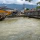 Material Kayu di Jembatan Pulolatong Aceh Tenggara Mulai Dibersihkan