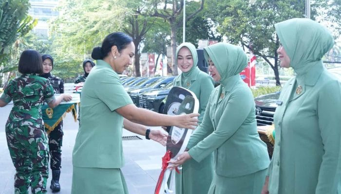 Persit KCK Serahkan Kendaraan kepada Pemenang Posyandu