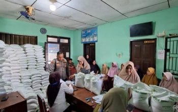 Dinsos Nagan Raya Salurkan 4,62 Ton Beras