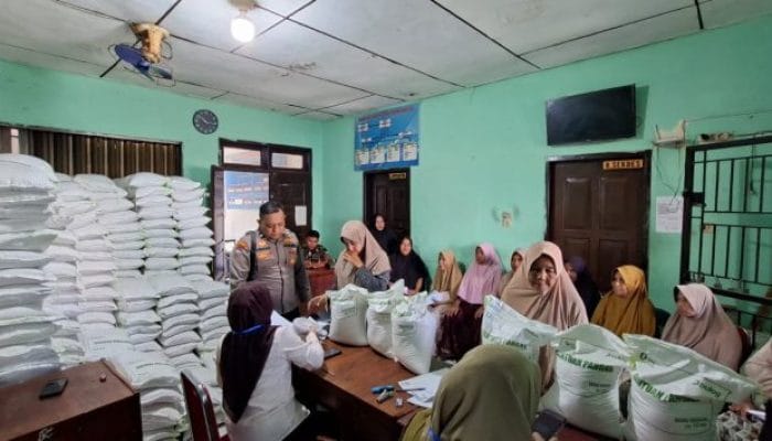 Dinsos Nagan Raya Salurkan 4,62 Ton Beras