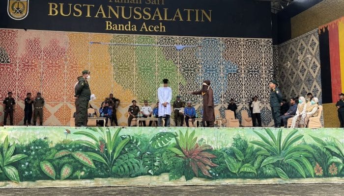 10 Terpidana Jalani Hukuman Cambuk di Banda Aceh