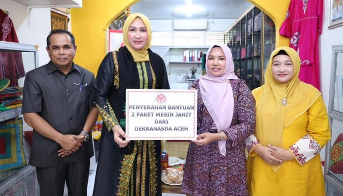 Kak Na Dorong Batik Aceh Utara Angkat Motif Khas