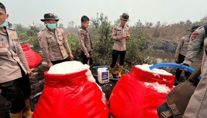 Polda Sumsel Kerahkan Drone dan X-Fire Padamkan Karhutla di OKI