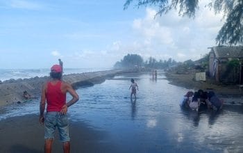 Gelombang Tinggi Terjang Aceh Barat, Tiga Rumah Terendam