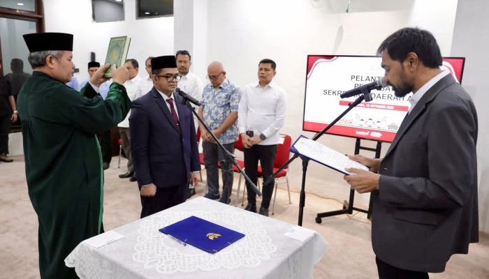 Mualem Lantik Taufik sebagai Pejabat Sekda Aceh di Medan