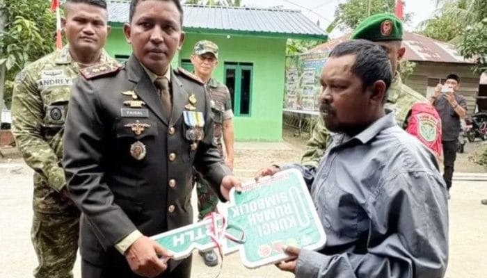 HUT ke-81 TNI, Kodim Aceh Utara Serahkan Rumah RTLH