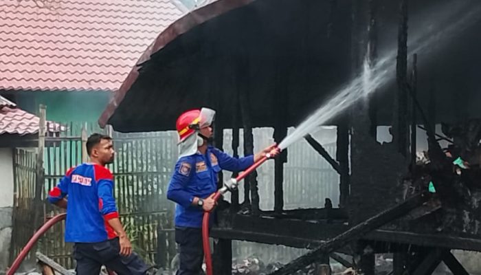 Empat Mobil Damkar Dikerahkan, Rumah Terbakar di Muara Dua
